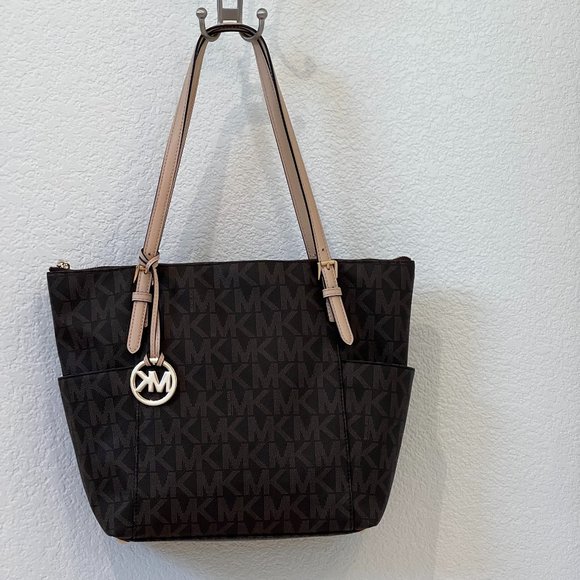 Michael Kors MK Signature and authentic Shoulder Tote Bag - Picture 4 of 16